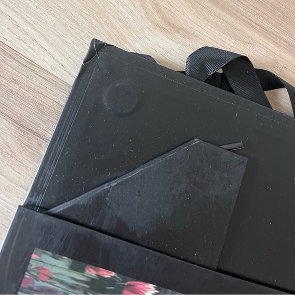 New Gucci flower Gift Box 30cm x 22cm x 10.5cm - Picture 4 of 7